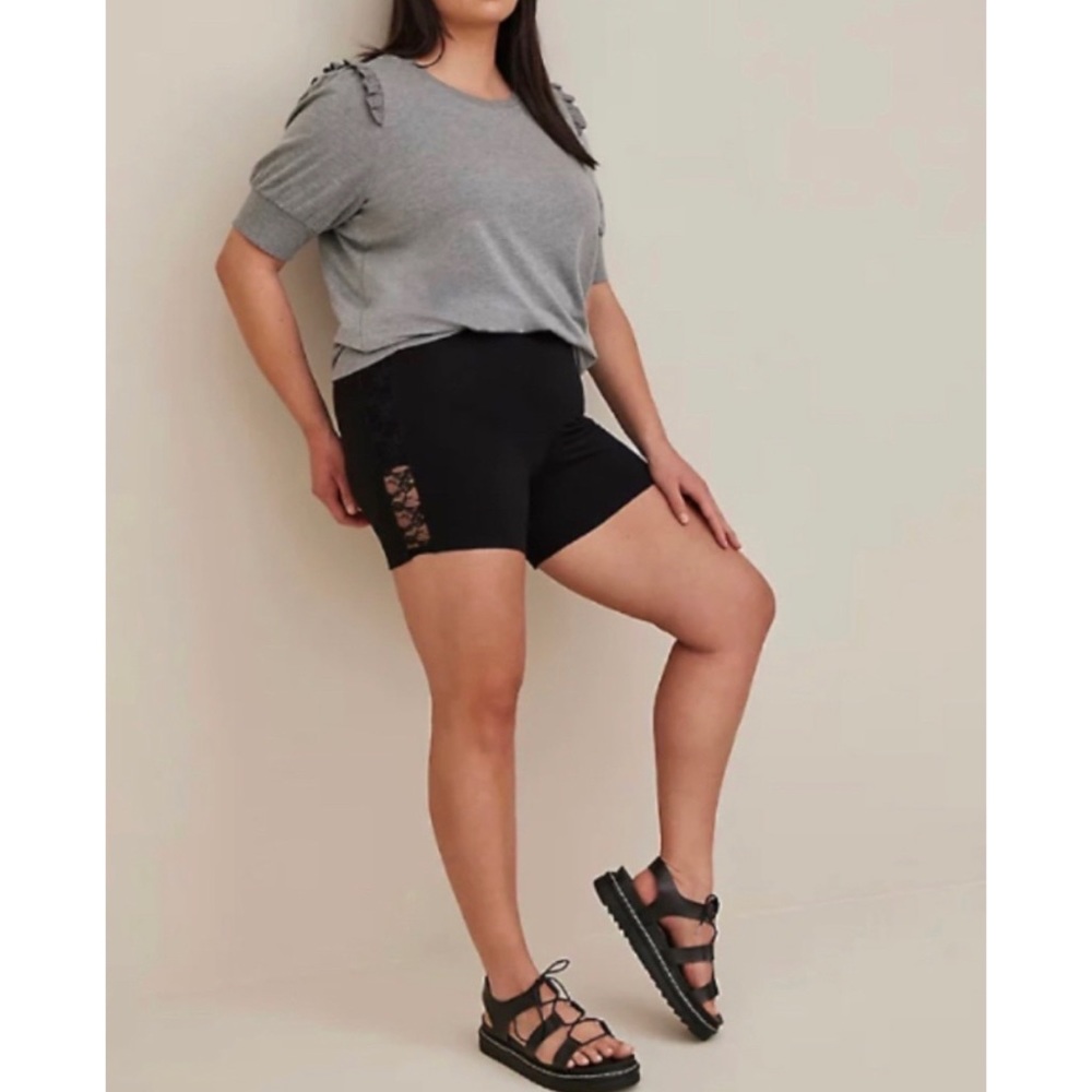 🆕 Black Lace Inset 5 Inch Signature Waist Bike Short 2 2X 18 20 NWT Torrid New!